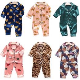 Pajamas Preschool girls silk satin pajama set cartoon childrens pajamas baby casual home clothing boys d240515
