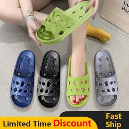 Slippers Women Home 2024 New Summer Couple Indoor Non-Slip Bathroom Hollow Out Sandals Men Flip Flops Flat Shoes H240514