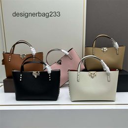 Bags Designer Stud Bag Rock Woman Vallenteno Totes Fashion Shoulder Large Capacity Rivet Leather Handbag 2024 New Crossbody Tote Cowhide Handheld W 36AU