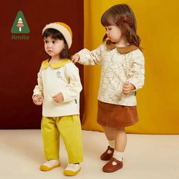 T-shirt de garotas de pulôver Amila 2023 Autumn New Full Print Doll Neck Knings Cotton Fashion Clothing Baby Clothingl240502