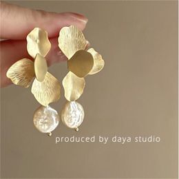 Elegant Natural Freshwater Pearls Earrings For Women Vintage Golden Petals Flower Drop Earring Jewelry For Party Wedding AB300