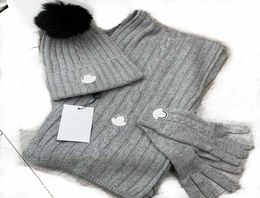 Winter designer scarf hat gloves classic suit curved cashmere beanie cap luxury Scarves Designers men sports warm ski glovess hats6677771