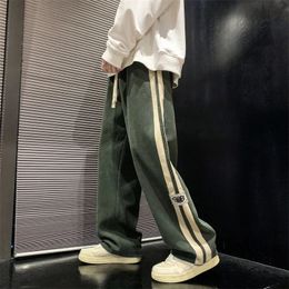 Side striped Corduroy wide leg mens 2024 Korean fashion hip-hop cargo pants loose casual straight sports outdoor running pants 240506