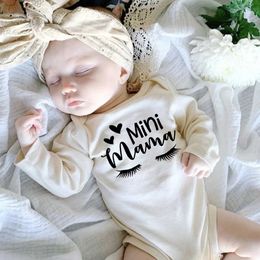 Rompers Mini Mom Neverborn BabySuit Bodysuit Boys and Girls Autumn Autumn and Winter Lengeved Dress Baby Crawling Bodysuit HolidaySetl240514L240502