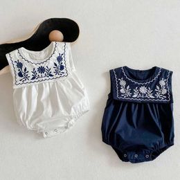 Rompers Korean style baby girl jumpsuit navy blue collar embroidered cotton newborn baby girl tight fitting suit summer baby girl clothingL240514L240502