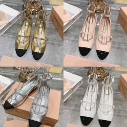Патентные кожаные сандалии балетные ботинки Мэри Джейн Дизайнерская обувь женская лодка любимые каблуки котенок роскошные туфли знаменитое офисное платье серебряное золото.