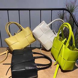 Botteg Venet High end Designer bags for womens 2024 New Trendy Small Handwoven Large Capacity Tote Bag with Genuine Leather Texture Versatile Handheld Shoulder Bag