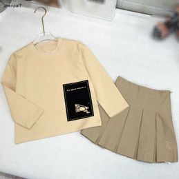 Top Autumn girls dress suits Rectangular logo baby Casual set Size 90-150 Long sleeved sweater and solid pleated skirt Nov05