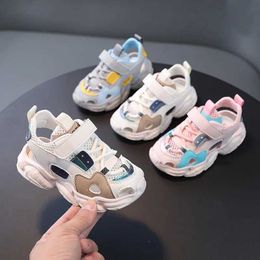 Sandals Summer New Childrens Breathable and Non slip Shoes Boys Sports Treasure Head Sandals Baby Girls Hollow Sports Shoes Beach Clothes d240515