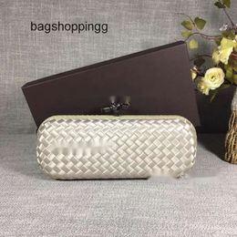 Quality Venetas 2024 Lady Clutch Woven Bag Botteag Knot Bags High Evening Event Purse Women Satin Fashion Small Handbag Hand QKIK