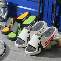Pantofole per uomini con la sensazione di calpestare le feci in sandali casual estivi per adolescenti a basket sportivo all'aperto