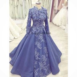 Long Sleeve Arabic Dubai Wedding Dresses Jewel Neck Appliques with 3D Flower Organza Muslim Wedding Gowns Abenkleider robe de soiree