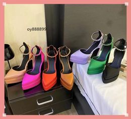 2022 Fashion Women Women Sandals Brand Designer Pumps Роскошная атласная ткань хрустальная пряжка весна лето женская вечеринка по взлетно -посадочной полосе круглою до 5871660