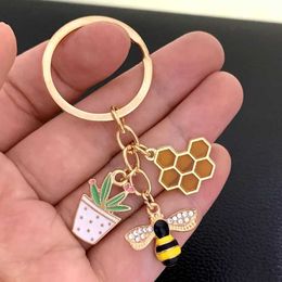 Keychains Lanyards Cute Insect Enamel Bee Keychain Fashion Geometric Bee Drip Oil Rhinestone Keyring Chain Bumblebee Ornament Y240510