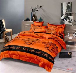 寝具セット茶色のオレンジ布団黒い文字hプリント羽毛布団カバーストリップベッドクイルクイル枕4 PCS
