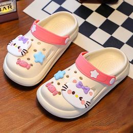 Slipper 2024 New Summer Childrens Slide Cute Cartoon Rabbit Cat Toe Packaging Sandals Boys and Girls Flip Slippers Family Childrens Shoes Y240514ROFC