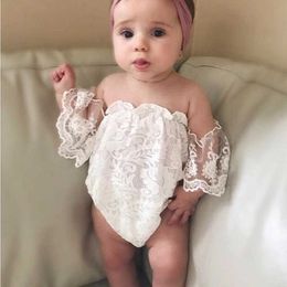 Rompers Solid color shoulder strap tight fitting suit suitable for girls sunny jumpsuit summer clothing 0-24 months oldL240514L240502