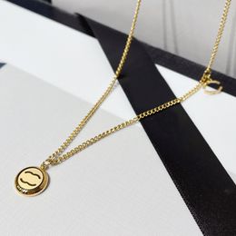 Round Pendant Letter Designer Necklaces Jewellery 18K Gold Stainless Steel Brand Necklace Men Womens Wedding Party Gifts Trendy Personality Chain