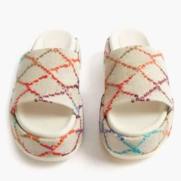 Designer Slippers Embroidered Platform Sandals Fashion Summer Canvas Women Slides Platforms Slider Beach Flip Flops With Dust Bag ggitys HJVO