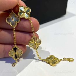 Noble and elegant bracelet popular gift choice Fashion Light Luxury High Grade Gold Bracelet with Original vancley