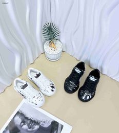 Top baby Sneakers Black and white graffiti design kids shoes Size 26-35 Box protection girls Casual board shoes boys shoes 24April