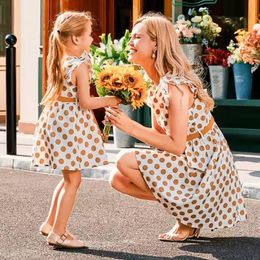 Ruffled Sleeve Mother Daughter Dresses Family Look Polka Dot Mommy and Me Matching Clothes Fashion Women Girls Mom Baby Dress 240515