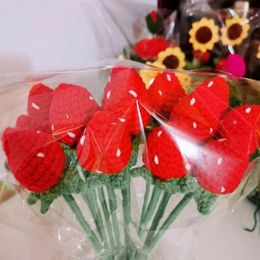 Decorative Flowers Handmade Knitted Strawberry Bouquet Artificial Fruits Plants DIY Knitting Party Decor