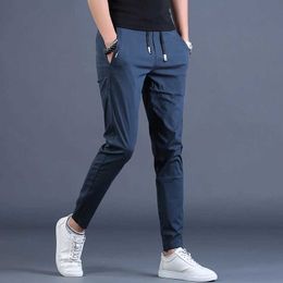 Pantaloni da uomo estate casual sport joggers pantaloni uomini in stile coreano in stile blu slim fit hatstring pantaloni y240513