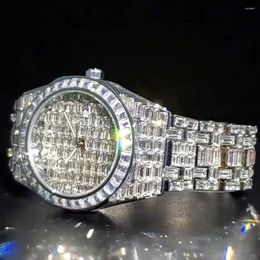 Wristwatches 18K Gold Plated Mens Watches Hip Hop Iced Out Baguette Diamond Watch For Men Waterproof Quartz Wristwatch Man Reloj Hombre 2024