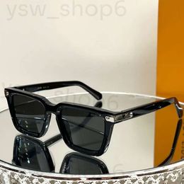 luxury designer louiseities Sunglasses Flower Lens men Sunglasses with real Letter Sun Glasses Unisex Travelling louisvuiotton Sunglases Black Grey with box 199