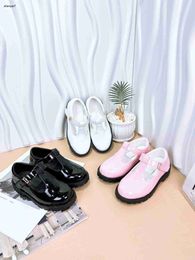 Top kids shoes Solid color shiny patent leather girls Sneakers Princess shoe Size 26-35 Including shoe box baby flat shoes 24May