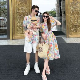 Beach Family Matching Clothes Mom Daughter Vacation Dress Resorts Look Dad and Son Shirts Mama Girl Floral Dresses 240515