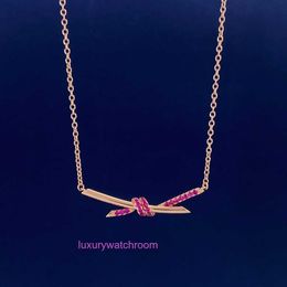 Luxury Tiifeniy Designer Pendant Necklaces New Knot Necklace Womens Fashion Versatile Light Pink Diamond Twist Collar Chain Hot selling Accessories