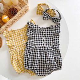 Rompers Millennium Summer Baby Bodysuits Palid Girls One Piece Flare Sleep Baby Girls kläder Nyfödda kläder med peadbandl240514L240502