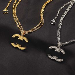 18k Gold Plated Luxury Designer Necklace For Women Brand Letter Promsment Choker Chain Halsband smycken Tillbehör Högkvalitet Fade aldrig 20Style DMV3