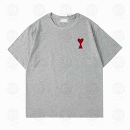 Tshirt Amis Mens Womens Designers t Shirts Paris Shirt Hip Hop Fashion Printing Short Sleeve High Quality Man Polo Chothes Play Tees Red Heart 9636 QM56
