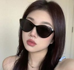 20pcs/lot Small Frame Vintage Cat Eye Sunglasses Polygon Women Men Shades Retro Cat Eye Sun Glasses Anti UV Travel Eyewear for Female