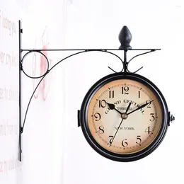 Wall Clocks Vintage Clock With Iron Rack Europe Double-sided Battery Operated Digital Analog Home Decoration Ornaments