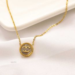 Designer 18k Gold Plated Letter Pendant Necklace Chain Luxury Design Elegant Round Choker Brand Necklaces for Women Wedding Party Gifts Jewelry 77Z9