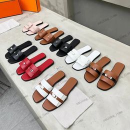 Beach slippers Designer shoes Flat heel sandals women shoes Summer Lazy mules silver lock buckle Big Head flops leather lady Slides Hotel Bath sexy Sandal size 35-41-42
