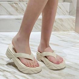 Wholesale Flip-flops Thick Soles Non-slip Jelly Clamp Foot Wearing Flip-flops Beach Shoes Women