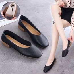 Cow tendon soft sole flat shoes bean shoes spring 2024 new fashion trend shoes versatile and wear-resistant casual shoes