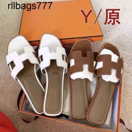 Original Oran Designer Luxury Slipper Slides Leather Flat Band for Women in Summer Casual Brown Flat Heel Beach Daily Sandals for Women in White
