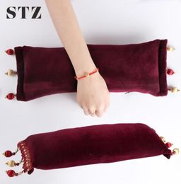 STZ 1pcs Professional Nail Pillow Holder Soft Cotton Hand Arm Rest Cushion Manicure Nail Art Salon Tools Equipment 5312637948