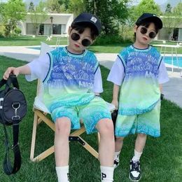 Clothing Sets Boys sportswear set summer childrens casual clothing set short sleeved top+shorts 2 pieces of new childrens fashionable and handsome set WX