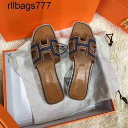 Original Luxury Slipper Oran Designer Slides France Summer Wear Casual One-line Belt Sandals and Double Color Flat Bottom Beach