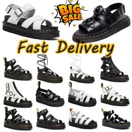 2024 New Designer Martin sandals Man Roman sandal Flat Heel Comfort Outdoor Sand beach Slipper Rubber Shoe Sole Sandal Fashion Casual Sports sandals 35-45