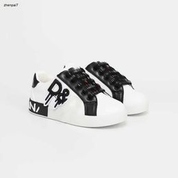 Top kids shoes designer baby Sneakers Size 26-35 Including boxes Black and white color scheme design girls boys shoe Dec20