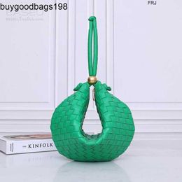 Bottegvenets Handbags Turns Bag Yiyou 2024 New Womens Imported Sheepskin Genuine Leather Handwoven One Shoulder Handbag Fashion Small Have Logo Frj