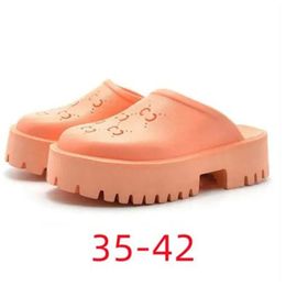 2024 Men Women's platform perforated sandal Summer Shoe Top designer womens slippers Candy Colours Clear Fashion Beach Slippers 01